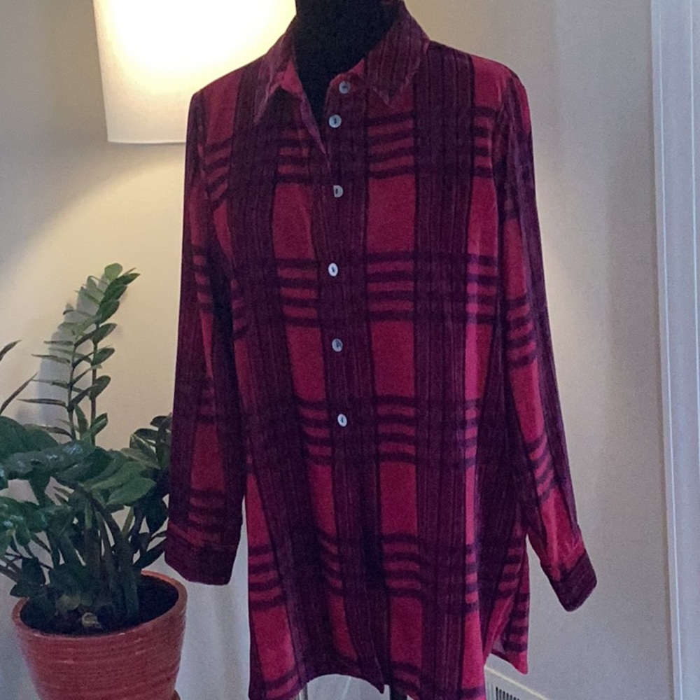 Velvet boyfriend tunic shirt. Pink/Blue plaid. Soft Surroundings, medium.